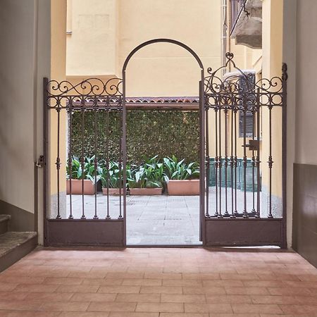 Elegante Appartamento Minimal Dai Tocchi Botanici ミラノ エクステリア 写真